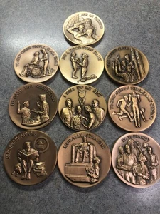 10 medallas de bronce juramento de Boy Scouts de los años 70 - Imagen 1 de 13