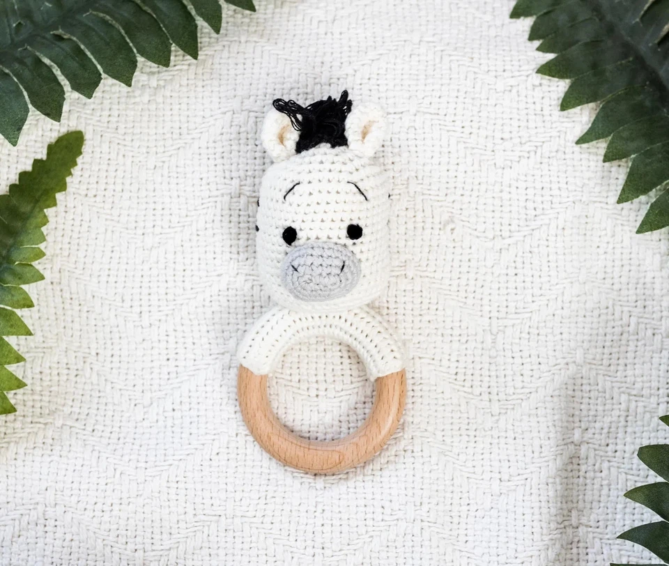 Подарок на детский душ вязание крючком сафари животные погремушки зебра хлопок пряжа и буковое дерево - Изображение 1 из 1