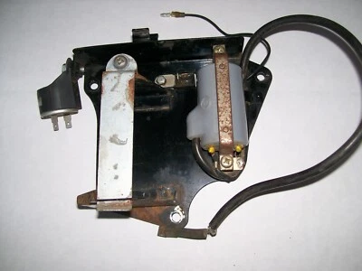 Caja de batería Kawasaki G3 100, bobina de encendido y otros eléctricos. 1975 Foto 1 de 4