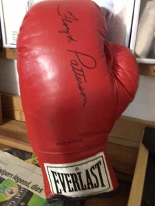 Floyd Patterson Autographed Everlast Boxing Glove Heavyweight Champ JSA AR83938 - Picture 1 of 5