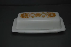 Vintage 1970's Pyrex Butterfly Gold Butter Dish - Picture 1 of 6