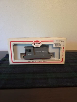 Model Power Ho Scale Porter Hustler Locomotive Southern Pacific SP 6708 - Image 1 of 4