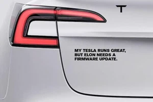 Pegatina Sticker Coche Tesla 20cm x 4.5cm "Tesla run great, Elon needs Update" - Imagen 1 de 1