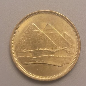 1984 Egypt 5 Piastres Coin - Aluminum-Bronze - Giza Pyramids - Picture 1 of 2