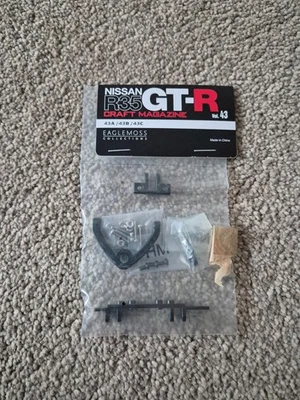 1/8 SCALE EAGLEMOSS BUILD YOUR OWN THE NISSAN R35 GT-R CAR ISSUE 43 - Image 1 of 3