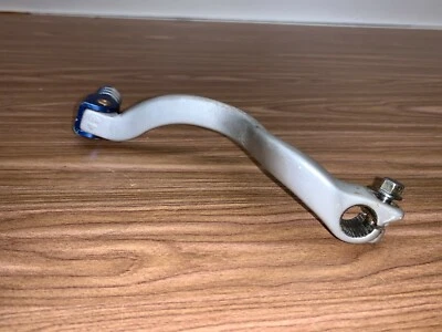 1995 92-00 SUZUKI RM125 OEM ARM PEDAL SHIFT 25600-27C06 - Image 1 of 4