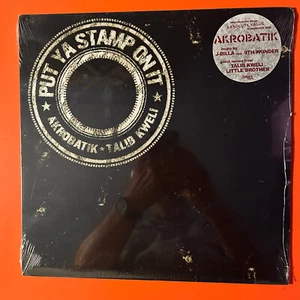 AKROBATIK - PUT YA STAMP ON IT - 12" LP 2008 TALIB KWELI/DILLA/9TH WONDER - NEW - Foto 1 di 2