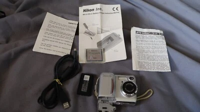 Cámara digital Nikon COOLPIX 775 2,1 MP - plateada - sin probar con extras i Foto 1 de 4