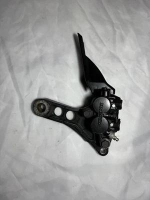 1981-1982 OEM Honda CB900F задний суппорт и монтажный кронштейн - Изображение 1 из 4