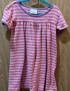 Abito bambina Hanna Andersson rosa e viola a righe in cotone taglia 110 cm/5 - Foto 1 di 5