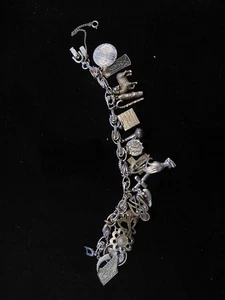 PULSERA MONET AÑOS 60 20 DIJES MAYORMENTE PLATA ESTERLINA - Imagen 1 de 15