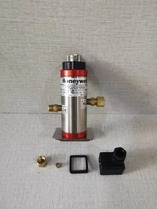 HONEYWELL P7620C0100B INDUSTRIAL DIFFERENTIAL PRESSURE TRANSMITTER -NEW W/O BOX - Picture 1 of 11