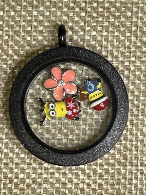 Medallón Origami Owl Living Minions Despicable Me medallón giratorio tamaño mediano Foto 1 de 3