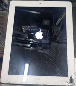 ipad 16GB apple guasto per ricambi con caricabatteria leggi descrizione - Foto 1 di 7