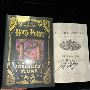 Daniel Radcliffe Signed Harry Potter Sorcerer’s Stone Collector’s Edition Book - Picture 1 of 8