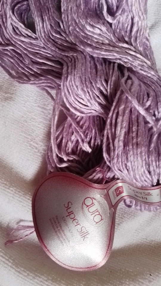 1 Strang zu 100 Gramm Farbe flieder 100 % Seide super Silk - Bild 1 von 1