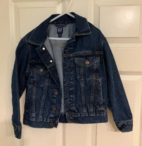 very good pre-owned condition Gap boy's blue denim 6 pocket jacket size 6-7 - Picture 1 of 3