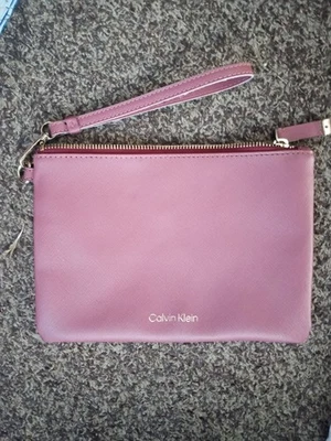 Nuevo bolso de maquillaje Calvin Klein Foto 1 de 3