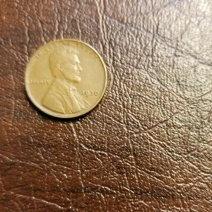 1930 P LINCOLN WHEAT PENNY (Comes with display case) C#14 - Picture 1 of 3
