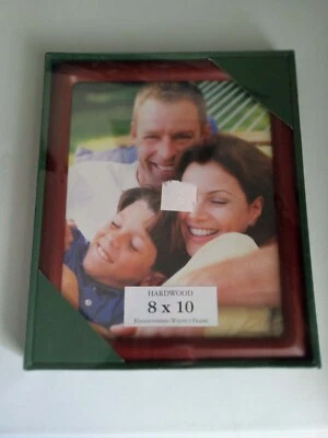 Marco de fotos de nogal acabado a mano Nantucket de madera dura 8 x 10 Foto 1 de 2