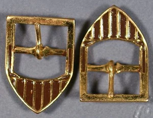 "PAR DE HEBILLAS DE MUESTRA DE METAL ESMALTADO ANTIGUO DE COLECCIÓN MARRÓN Y DORADO DE LOS AÑOS 20 DE 1" - Imagen 1 de 1