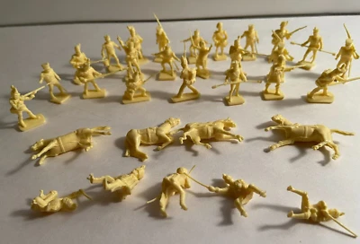 Lote de 32 soldados y caballos vintage Airfix amarillos escala Ho-Oo surtidos Foto 1 de 4