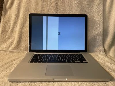 Apple MacBook Pro MB470LL/A 15.4in 2GB RAM - Silver -2008 - Image 1 of 4