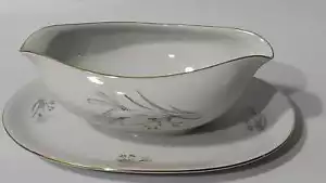 Vintage Floral Design Gold Trim Gravy Boat Sauce Dish With Attached Plate - Picture 1 of 9