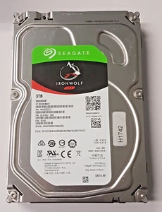 3 TB SATA Seagate Ironwolf Nas HDD ST3000VN007 5900rpm 64MB 3.5 " Hard Drive - Picture 1 of 1