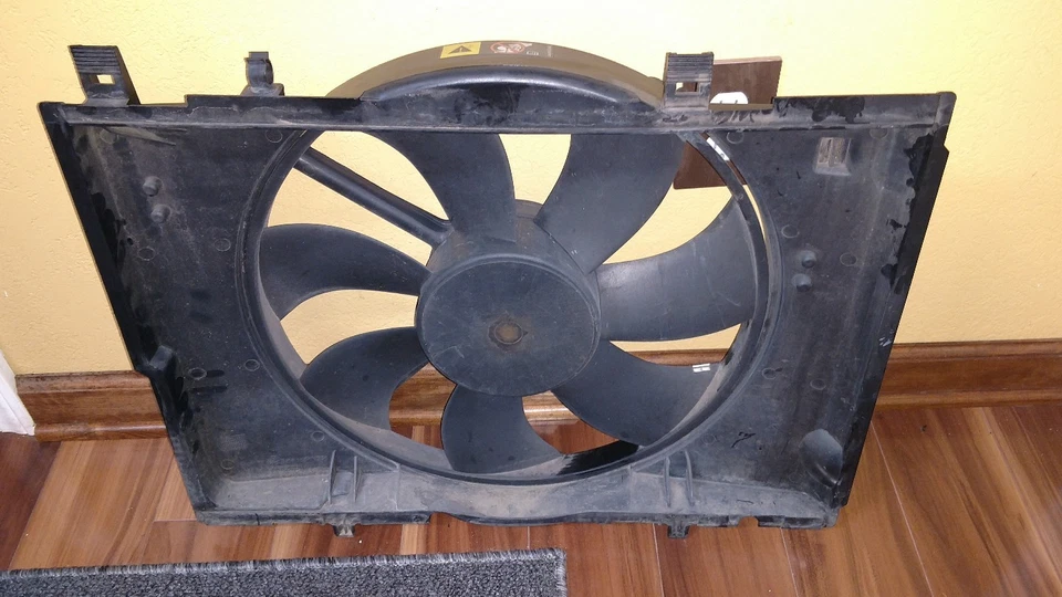 04-08 CHRYSLER CROSSFIRE RADIADOR VENTILADOR DE REFRIGERACIÓN CONJUNTO OEM se envía RÁPIDO Y GRATIS Foto 1 de 1