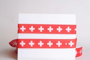 Nastro Grosgrain RED CROSS HOSPITAL 7/8" 1,3,5,10 iarde SPEDIZIONE DA USA HAIRBOW - Foto 1 di 1