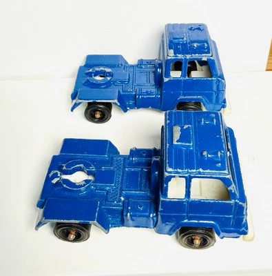 Lote de 2 juguetes Tootsie Toy Trucks 1970 cabina azul semirremolque vintage TootsieToys Foto 1 de 4