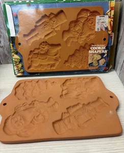 Terrace Cotta Holiday Cookie Shapers Mold NOS** Boston Warehouse FREE SHIPPING - Picture 1 of 10