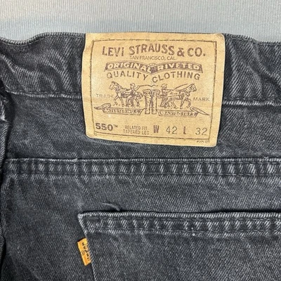 Винтажные мужские джинсы Levis 550 40 расслабленные сужающиеся черные сделано в США оранжевая вкладка - Изображение 1 из 4