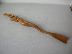 Ancien chausse pied femme nue sirène en plastique Made in  France 51 cm - Photo 1/6