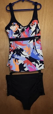 Tankini floral abstracto Zero Xposure con fondo completo negro, talla 8-10 mediano para mujer Foto 1 de 4