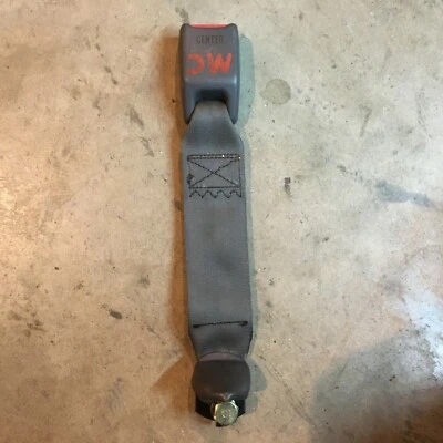 92 93 94 1992 MITSUBISHI EXPO WAGON SEGUNDA FILA HEBILLA DE CINTURÓN DE SEGURIDAD CENTRAL GRIS  Foto 1 de 2