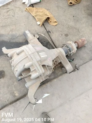 REAR DIFFERENTIAL CARRIER ASSEMBLY 68184732AB 2014-2021 JEEP GRANDCHER - Image 1 of 4