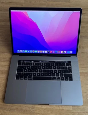 Apple MacBook Pro 15, touch bar , i7, 16GB, 256GB SSD - Bild 1 von 4