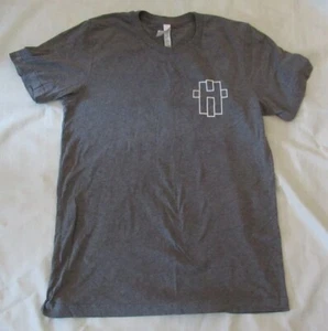 Camiseta gris Bella & "Small Church Big Family" talla M - Imagen 1 de 3