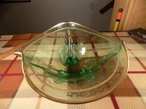 Duncan Miller green 3 footed bowl with Lotus Sophia etching - Picture 1 of 10