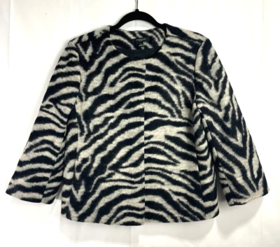 Chaqueta Ann Taylor Chic Forrada Cebra Con Bolsillos Clásica Oculta Botón Frontal Usada en Excelente Condición Foto 1 de 4