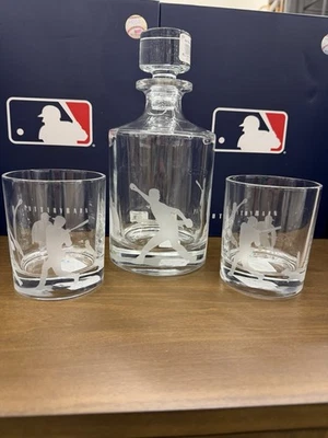 Juego de 3 jarras de béisbol Pottery Barn MLB grabadas para jugadores bar whisky NUEVO EN CAJA Foto 1 de 4