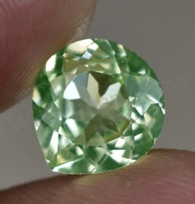 3.60 Ct Natural Green Peridot Pear Shape VVS Pak Gemstone AGL Certified - Image 1 of 4