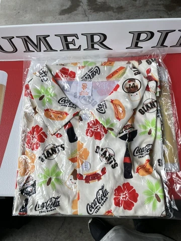 San Francisco Giants 2023 Aloha Foodie Shirt size M SGA 6/24/23 Medium Hawaiian Cover