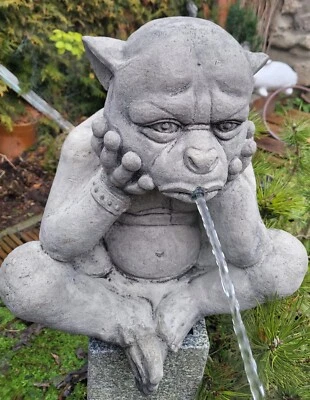 BY KUNST-STEIN-DESIGN Wasserspeier/Teichfigur Gargoyle massiver Steinguss