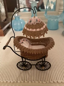 Puppenhaus Miniatur Kinderwagen 1:12 von Wilhelmina - Bild 1 von 6