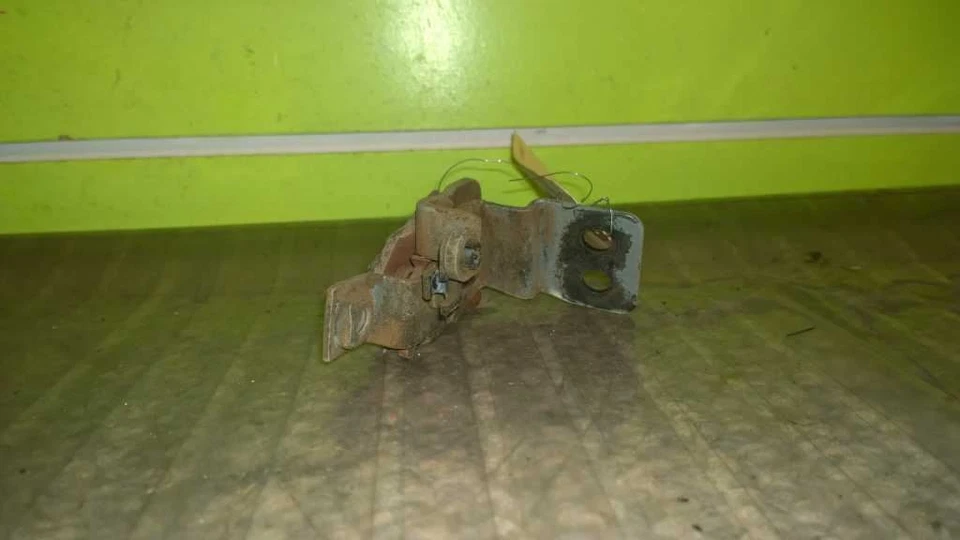 91 CHEVY SUBURBAN 5,7 L ESCOTILLA TRASERA DERECHA PUERTA DE CARGA CIERRE SUPERIOR PESTILLO OEM 1526-8 Foto 1 de 2