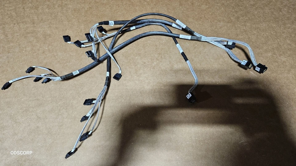 JUEGO DE 4 CABLES LSI 9300-16i 16 puertos SAS9300-16I Foto 1 de 1