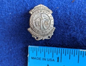 Vintage School Safety Patrol Service Award Chicago Motor Club Pin Abzeichen Schild - Bild 1 von 3